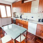 Domus Leonardo-private Free Parking *