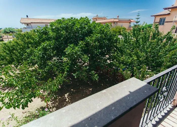 Domus Leonardo-private Free Parking Fiumicino