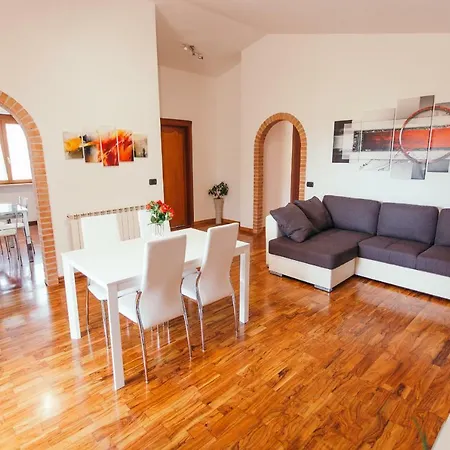 Domus Leonardo-private Free Parking