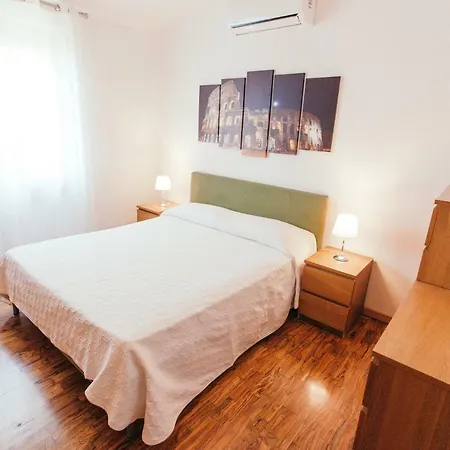 Domus Leonardo-private Free Parking *