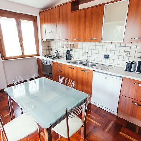 Domus Leonardo-private Free Parking *