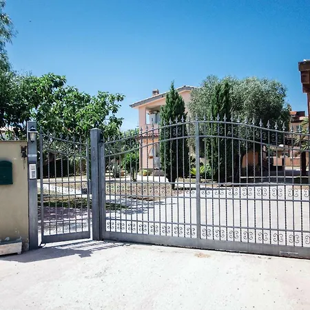 Domus Leonardo-private Free Parking דירה