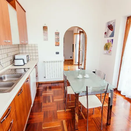 Domus Leonardo-private Free Parking *